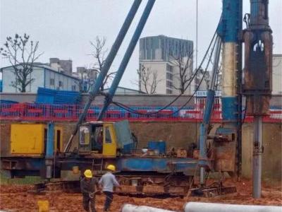 湖南金石基礎工程有限公司,旋挖樁施工,預應力管樁施工,人工挖孔樁施工,沖孔樁施工,長螺旋灌注樁施工,基坑支護工程施工,錨桿錨索施工,冠梁、腰梁施工,地基強夯處理工程,廠房及道路地基強夯處理工程,高速公路地基強夯加固處理,物流園港口地坪地基強夯工程,各種綜合市場（3—6房）房屋建筑地基基礎處理,鐵路（含高鐵）路基加固工程,機場跑道地基加固處理工程