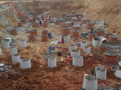 湖南金石基礎(chǔ)工程有限公司,旋挖樁施工,預(yù)應(yīng)力管樁施工,人工挖孔樁施工,沖孔樁施工,長螺旋灌注樁施工,基坑支護(hù)工程施工,錨桿錨索施工,冠梁、腰梁施工,地基強(qiáng)夯處理工程,廠房及道路地基強(qiáng)夯處理工程,高速公路地基強(qiáng)夯加固處理,物流園港口地坪地基強(qiáng)夯工程,各種綜合市場（3—6房）房屋建筑地基基礎(chǔ)處理,鐵路（含高鐵）路基加固工程,機(jī)場跑道地基加固處理工程