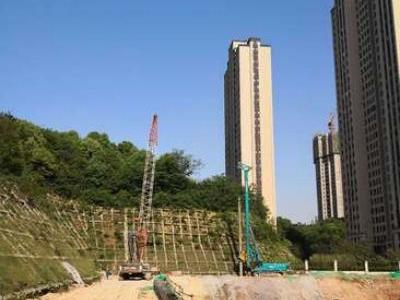 湖南金石基礎(chǔ)工程有限公司,旋挖樁施工,預(yù)應(yīng)力管樁施工,人工挖孔樁施工,沖孔樁施工,長螺旋灌注樁施工,基坑支護(hù)工程施工,錨桿錨索施工,冠梁、腰梁施工,地基強(qiáng)夯處理工程,廠房及道路地基強(qiáng)夯處理工程,高速公路地基強(qiáng)夯加固處理,物流園港口地坪地基強(qiáng)夯工程,各種綜合市場（3—6房）房屋建筑地基基礎(chǔ)處理,鐵路（含高鐵）路基加固工程,機(jī)場跑道地基加固處理工程