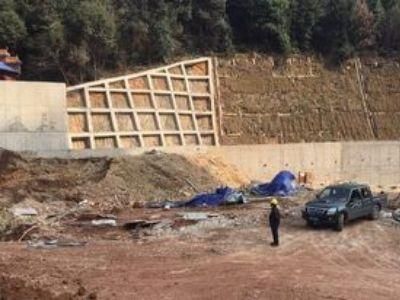 湖南金石基礎(chǔ)工程有限公司,旋挖樁施工,預(yù)應(yīng)力管樁施工,人工挖孔樁施工,沖孔樁施工,長螺旋灌注樁施工,基坑支護工程施工,錨桿錨索施工,冠梁、腰梁施工,地基強夯處理工程,廠房及道路地基強夯處理工程,高速公路地基強夯加固處理,物流園港口地坪地基強夯工程,各種綜合市場（3—6房）房屋建筑地基基礎(chǔ)處理,鐵路（含高鐵）路基加固工程,機場跑道地基加固處理工程