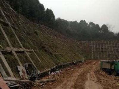 湖南金石基礎(chǔ)工程有限公司,旋挖樁施工,預(yù)應(yīng)力管樁施工,人工挖孔樁施工,沖孔樁施工,長螺旋灌注樁施工,基坑支護工程施工,錨桿錨索施工,冠梁、腰梁施工,地基強夯處理工程,廠房及道路地基強夯處理工程,高速公路地基強夯加固處理,物流園港口地坪地基強夯工程,各種綜合市場（3—6房）房屋建筑地基基礎(chǔ)處理,鐵路（含高鐵）路基加固工程,機場跑道地基加固處理工程