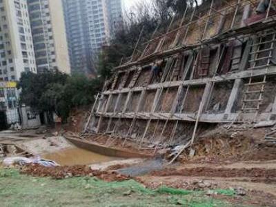 湖南金石基礎(chǔ)工程有限公司,旋挖樁施工,預(yù)應(yīng)力管樁施工,人工挖孔樁施工,沖孔樁施工,長螺旋灌注樁施工,基坑支護工程施工,錨桿錨索施工,冠梁、腰梁施工,地基強夯處理工程,廠房及道路地基強夯處理工程,高速公路地基強夯加固處理,物流園港口地坪地基強夯工程,各種綜合市場（3—6房）房屋建筑地基基礎(chǔ)處理,鐵路（含高鐵）路基加固工程,機場跑道地基加固處理工程