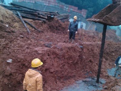 湖南金石基礎(chǔ)工程有限公司,旋挖樁施工,預(yù)應(yīng)力管樁施工,人工挖孔樁施工,沖孔樁施工,長螺旋灌注樁施工,基坑支護工程施工,錨桿錨索施工,冠梁、腰梁施工,地基強夯處理工程,廠房及道路地基強夯處理工程,高速公路地基強夯加固處理,物流園港口地坪地基強夯工程,各種綜合市場（3—6房）房屋建筑地基基礎(chǔ)處理,鐵路（含高鐵）路基加固工程,機場跑道地基加固處理工程