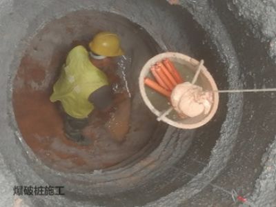 湖南金石基礎工程有限公司,旋挖樁施工,預應力管樁施工,人工挖孔樁施工,沖孔樁施工,長螺旋灌注樁施工,基坑支護工程施工,錨桿錨索施工,冠梁、腰梁施工,地基強夯處理工程,廠房及道路地基強夯處理工程,高速公路地基強夯加固處理,物流園港口地坪地基強夯工程,各種綜合市場（3—6房）房屋建筑地基基礎處理,鐵路（含高鐵）路基加固工程,機場跑道地基加固處理工程