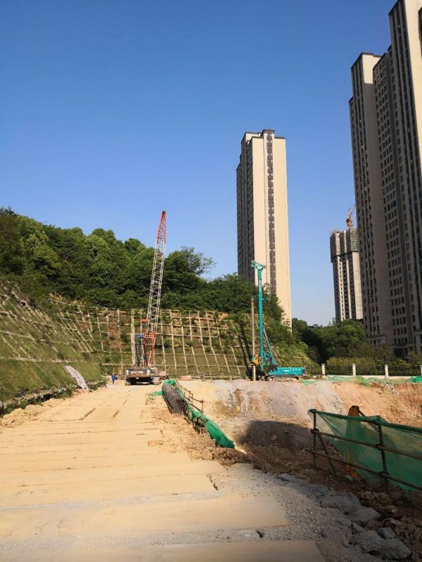 湖南金石基礎(chǔ)工程有限公司,旋挖樁施工,預(yù)應(yīng)力管樁施工,人工挖孔樁施工,沖孔樁施工,長螺旋灌注樁施工,基坑支護(hù)工程施工,錨桿錨索施工,冠梁、腰梁施工,地基強(qiáng)夯處理工程,廠房及道路地基強(qiáng)夯處理工程,高速公路地基強(qiáng)夯加固處理,物流園港口地坪地基強(qiáng)夯工程,各種綜合市場（3—6房）房屋建筑地基基礎(chǔ)處理,鐵路（含高鐵）路基加固工程,機(jī)場跑道地基加固處理工程