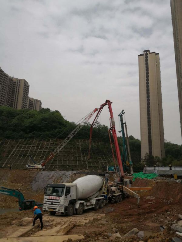 湖南金石基礎(chǔ)工程有限公司,旋挖樁施工,預(yù)應(yīng)力管樁施工,人工挖孔樁施工,沖孔樁施工,長螺旋灌注樁施工,基坑支護(hù)工程施工,錨桿錨索施工,冠梁、腰梁施工,地基強(qiáng)夯處理工程,廠房及道路地基強(qiáng)夯處理工程,高速公路地基強(qiáng)夯加固處理,物流園港口地坪地基強(qiáng)夯工程,各種綜合市場（3—6房）房屋建筑地基基礎(chǔ)處理,鐵路（含高鐵）路基加固工程,機(jī)場跑道地基加固處理工程