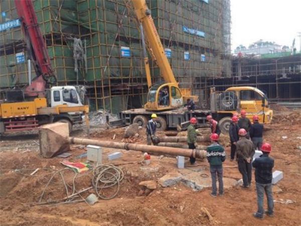 湖南金石基礎(chǔ)工程有限公司,旋挖樁施工,預(yù)應(yīng)力管樁施工,人工挖孔樁施工,沖孔樁施工,長(zhǎng)螺旋灌注樁施工,基坑支護(hù)工程施工,錨桿錨索施工,冠梁、腰梁施工,地基強(qiáng)夯處理工程,廠房及道路地基強(qiáng)夯處理工程,高速公路地基強(qiáng)夯加固處理,物流園港口地坪地基強(qiáng)夯工程,各種綜合市場(chǎng)（3—6房）房屋建筑地基基礎(chǔ)處理,鐵路（含高鐵）路基加固工程,機(jī)場(chǎng)跑道地基加固處理工程